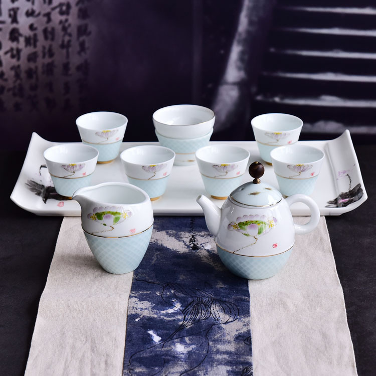 Golden Rimmed Relief 10-piece Bone China Present Teaware