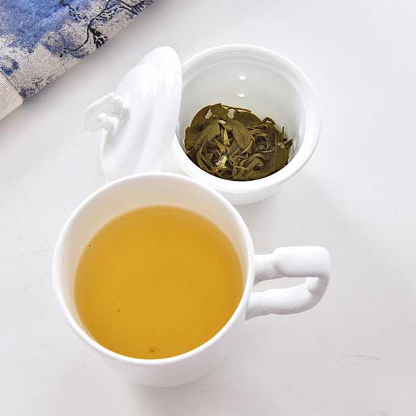 White Bone China Tea Strainer Covered Cup 1