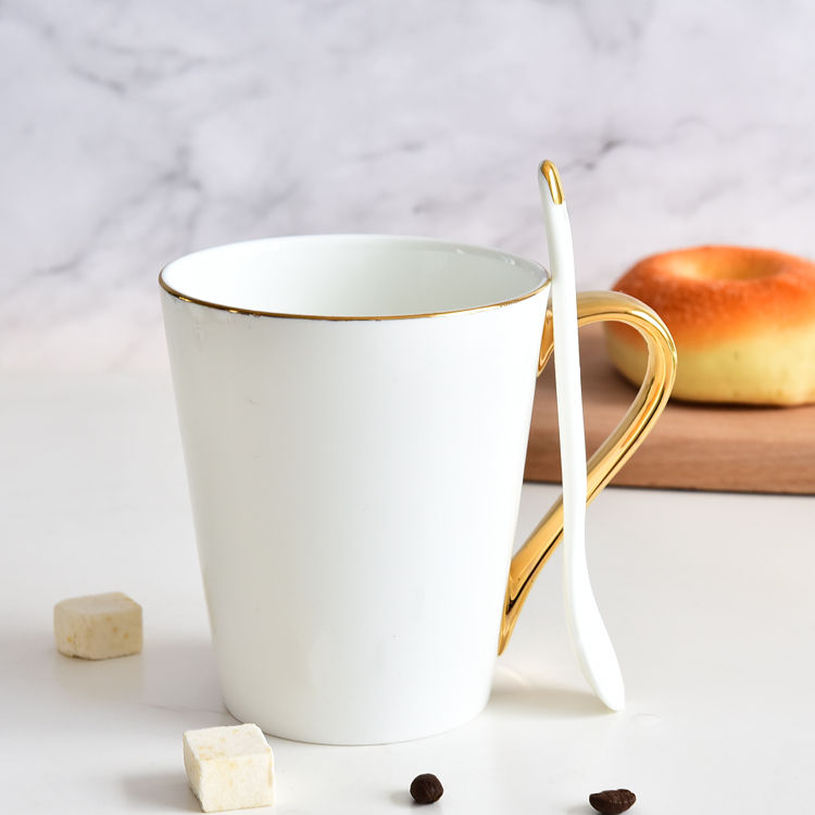 Golden Handle Medium-V Porcelain Cup