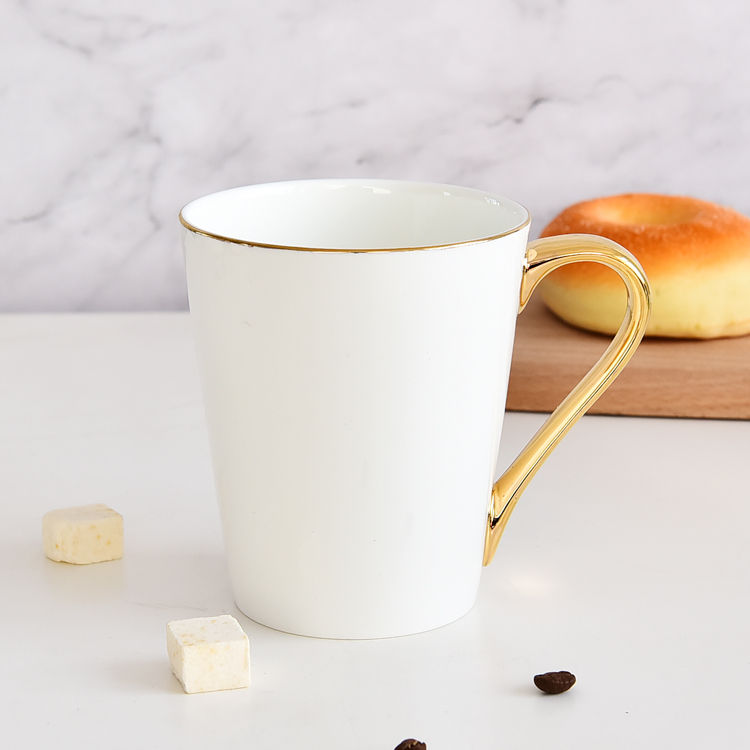 Golden Handle Medium-V Porcelain Cup