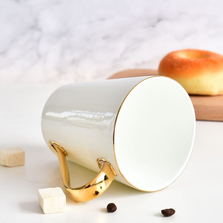 Golden Handle Medium-V Porcelain Cup