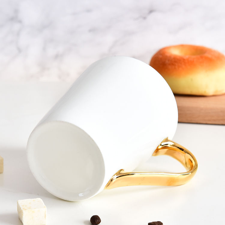 Golden Handle Medium-V Porcelain Cup