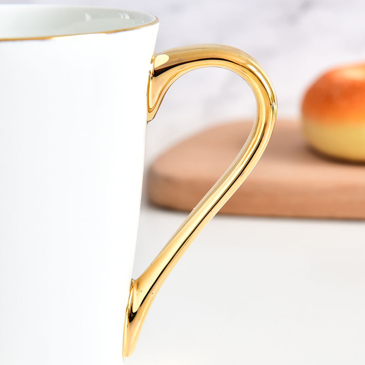 Golden Handle Medium-V Porcelain Cup