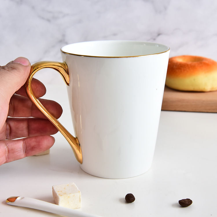 Golden Handle Medium-V Porcelain Cup