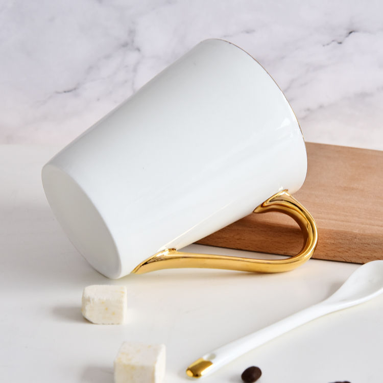 Golden Handle Medium-V Porcelain Cup
