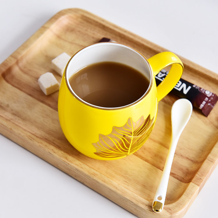 Maple Leaf Porcelain Belly Cup