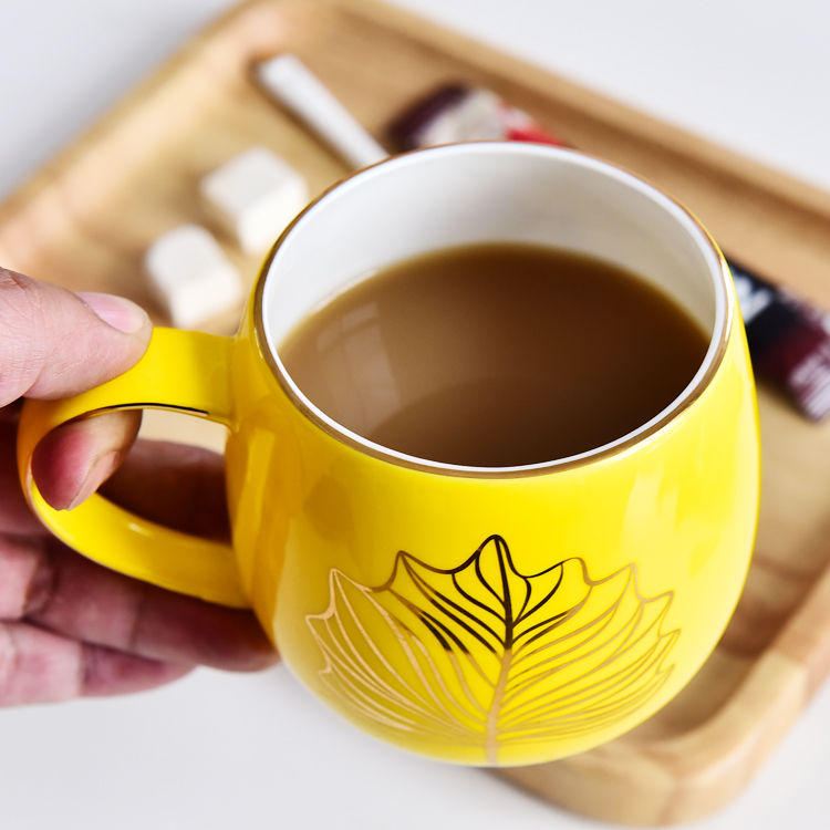 Maple Leaf Porcelain Belly Cup