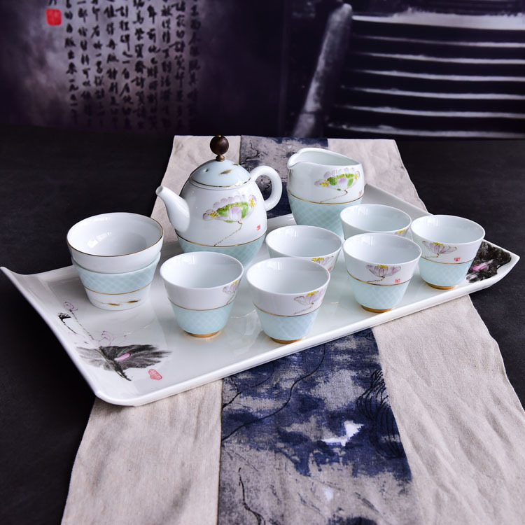 Golden Rimmed Relief 10-piece Porcelain Present Teaware