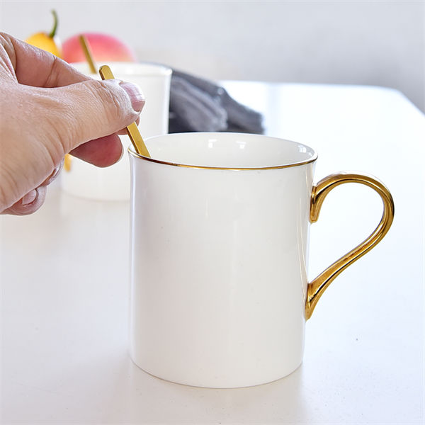Golden Handle Porcelain Mug 1