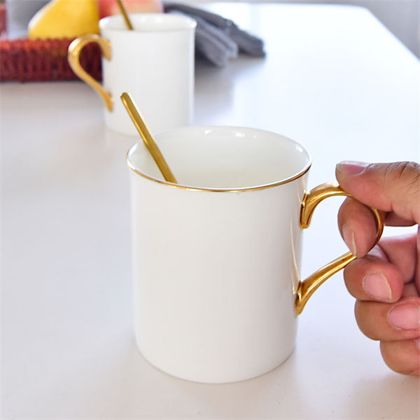 Golden Handle Porcelain Mug 1