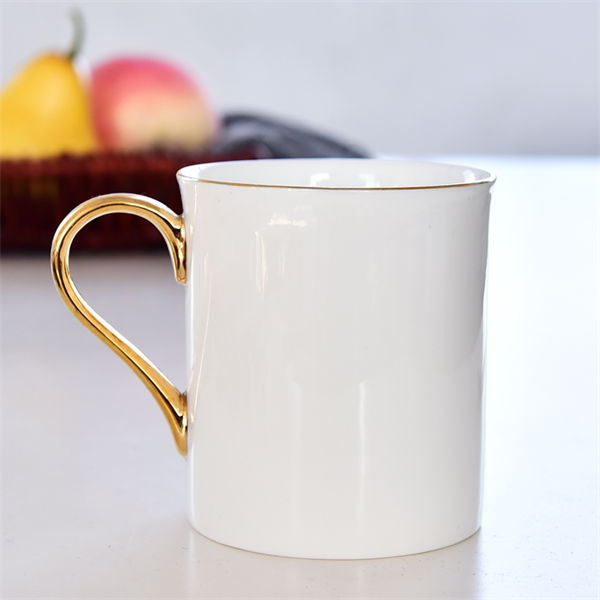 Golden Handle Porcelain Mug 1
