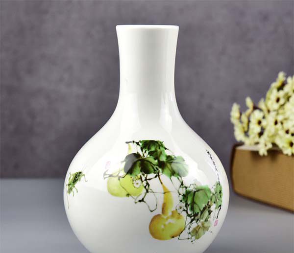 Porcelain Crafts Vase Present