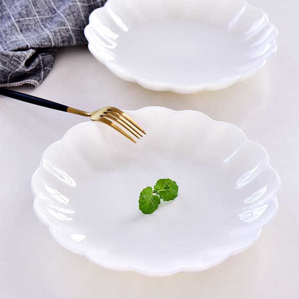 Customizable White 8 Inch Porcelain Wave Rimmed Plate