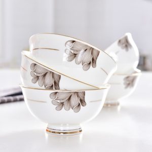 How to Care for and Maintain Your Porcelain Tableware: Cleaning and Storage Tips