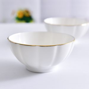 Material Comparison: Bone China Bowls vs. Porcelain Bowls – Which is Better for Your Dining Table? (Pros & Cons Analysis)